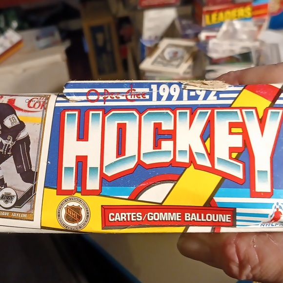 O-pee-chee 1991-92 hockey card unopened 36 sealed pack box with special inserts - Picture 6 of 12